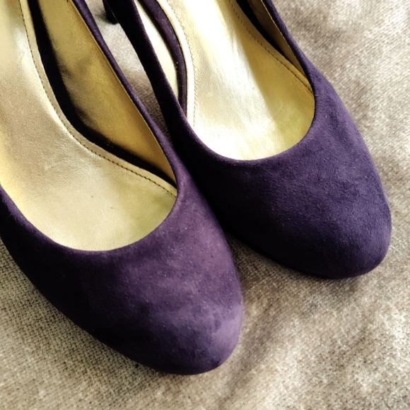 Joan & David Dawilma Leather Suede and Leather Sole Pump, Size 9 - Picture 3 of 12